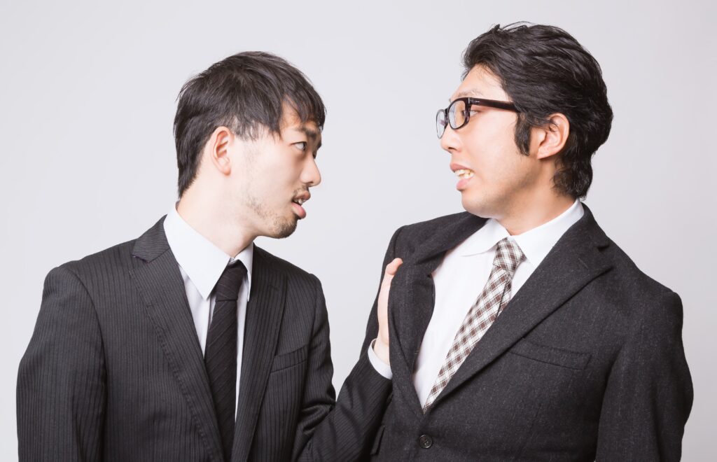 上司の胸ぐら掴む奴